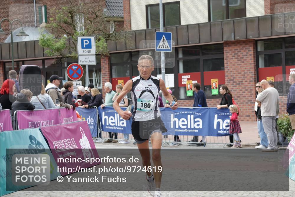 10.05.2026 - 8. Wedeler Halbmarathon Yannick Fuchs http://msf.ph/oto/9724619 10.05.2026 11:37:27 Ziel 180, 278 meine-sportfotos.de