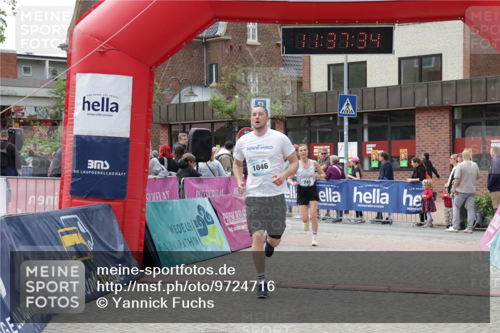 10.05.2026 - 8. Wedeler Halbmarathon Yannick Fuchs http://msf.ph/oto/9724716 10.05.2026 11:37:33 Ziel 180, 745, 1046 meine-sportfotos.de