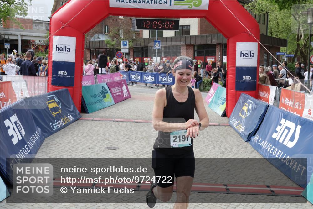 10.05.2026 - 8. Wedeler Halbmarathon Yannick Fuchs http://msf.ph/oto/9724722 10.05.2026 12:05:01 Ziel 2197 meine-sportfotos.de