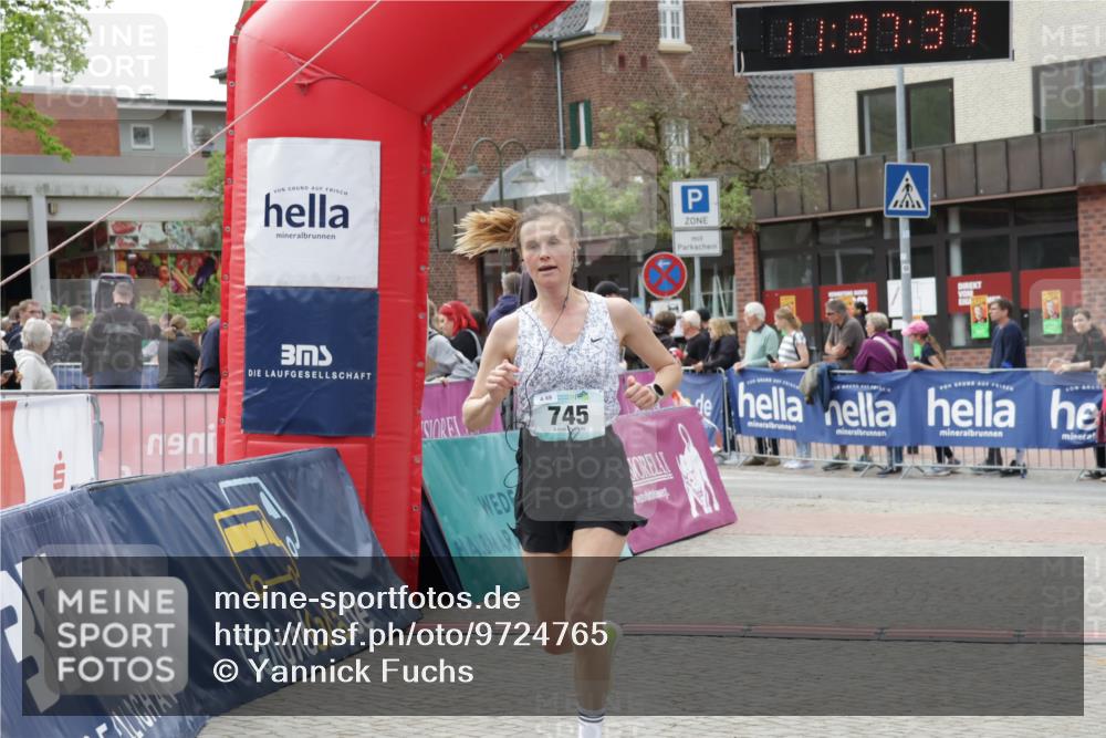 10.05.2026 - 8. Wedeler Halbmarathon Yannick Fuchs http://msf.ph/oto/9724765 10.05.2026 11:37:35 Ziel 745, 1046 meine-sportfotos.de