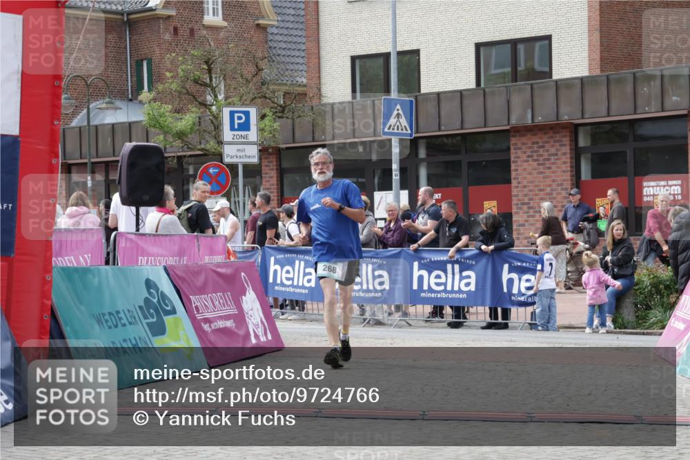 10.05.2026 - 8. Wedeler Halbmarathon Yannick Fuchs http://msf.ph/oto/9724766 10.05.2026 12:05:26 Ziel 268 meine-sportfotos.de