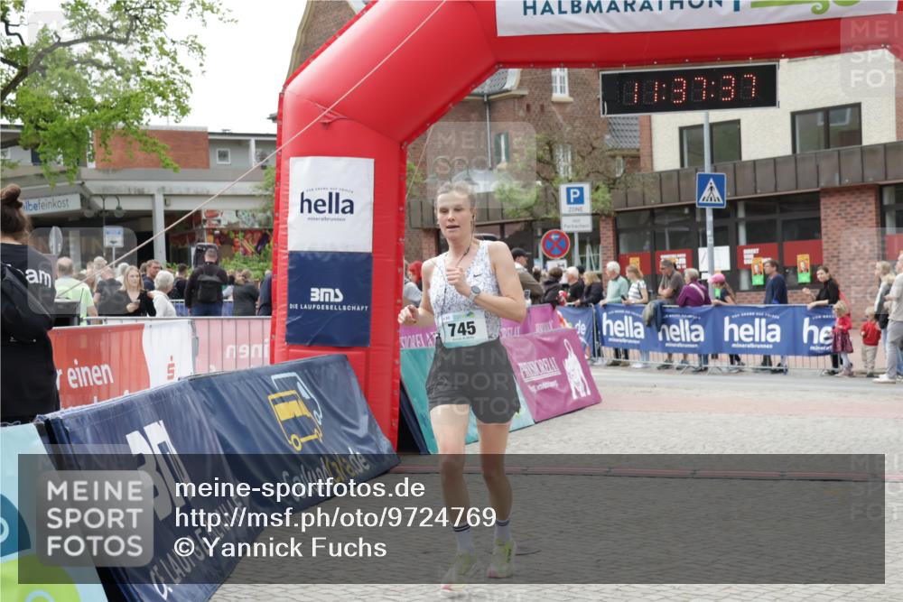 10.05.2026 - 8. Wedeler Halbmarathon Yannick Fuchs http://msf.ph/oto/9724769 10.05.2026 11:37:36 Ziel 745, 1046 meine-sportfotos.de