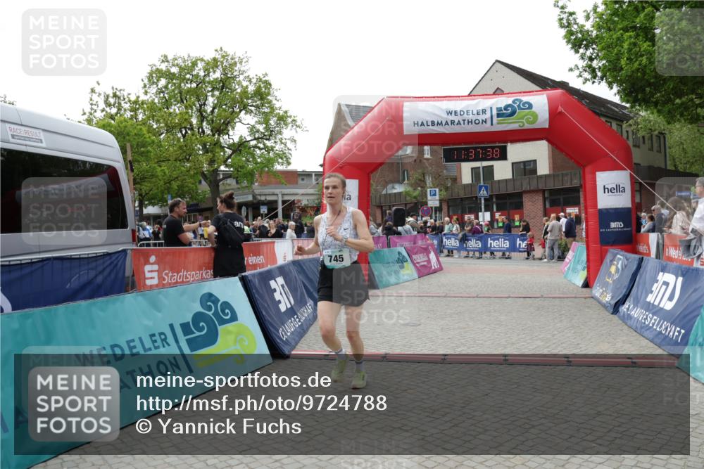 10.05.2026 - 8. Wedeler Halbmarathon Yannick Fuchs http://msf.ph/oto/9724788 10.05.2026 11:37:36 Ziel 745, 1046 meine-sportfotos.de
