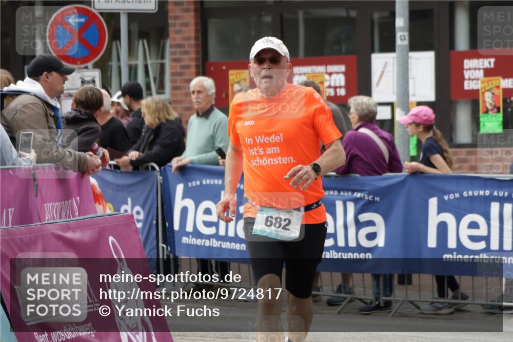 10.05.2026 - 8. Wedeler Halbmarathon Yannick Fuchs http://msf.ph/oto/9724817 10.05.2026 11:37:40 Ziel 682, 745 meine-sportfotos.de