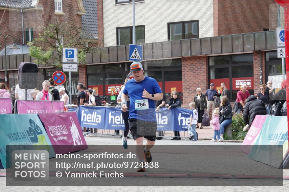 10.05.2026 - 8. Wedeler Halbmarathon Yannick Fuchs http://msf.ph/oto/9724838 10.05.2026 12:05:31 Ziel 268, 476, 766 meine-sportfotos.de