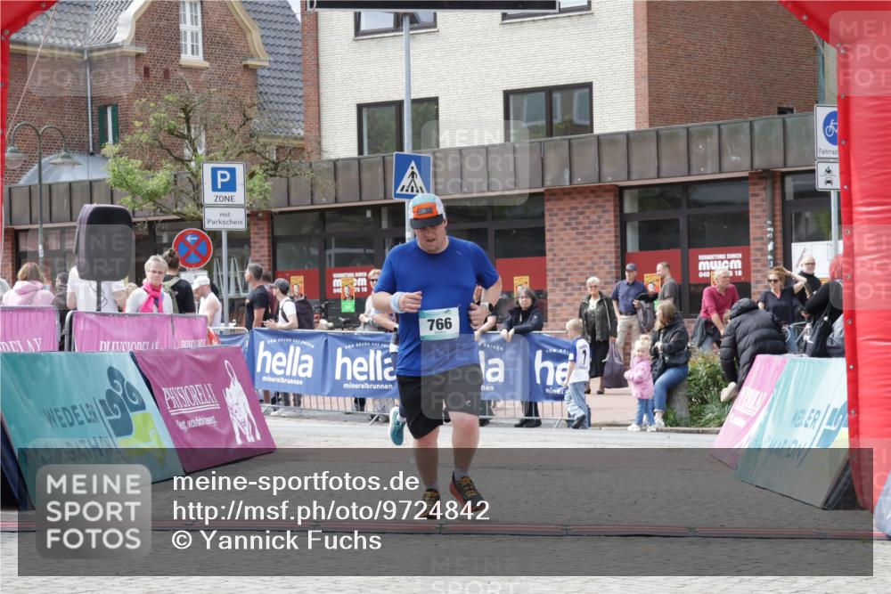 10.05.2026 - 8. Wedeler Halbmarathon Yannick Fuchs http://msf.ph/oto/9724842 10.05.2026 12:05:31 Ziel 268, 476, 766 meine-sportfotos.de