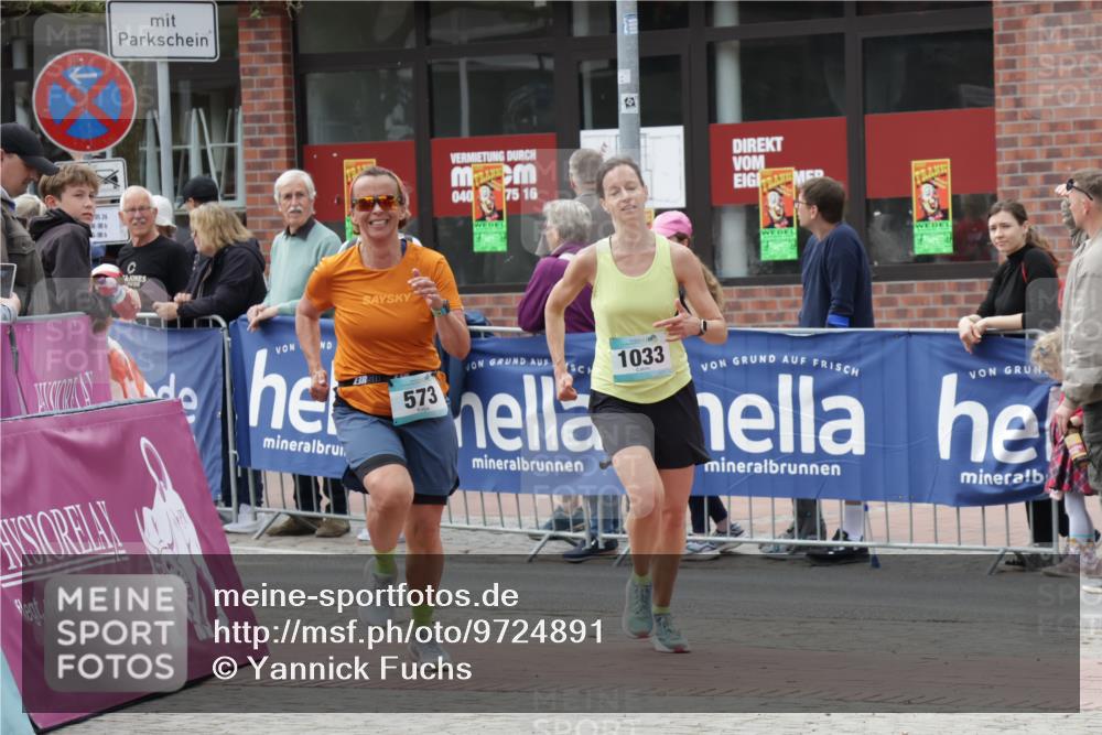10.05.2026 - 8. Wedeler Halbmarathon Yannick Fuchs http://msf.ph/oto/9724891 10.05.2026 11:37:49 Ziel 573, 1033 meine-sportfotos.de
