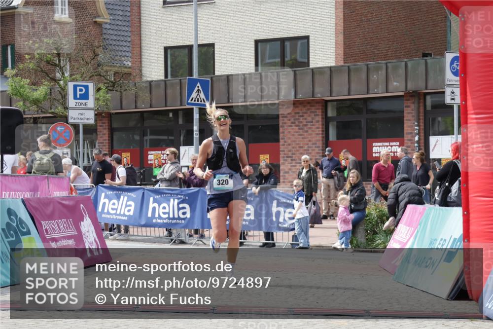 10.05.2026 - 8. Wedeler Halbmarathon Yannick Fuchs http://msf.ph/oto/9724897 10.05.2026 12:05:42 Ziel 320 meine-sportfotos.de