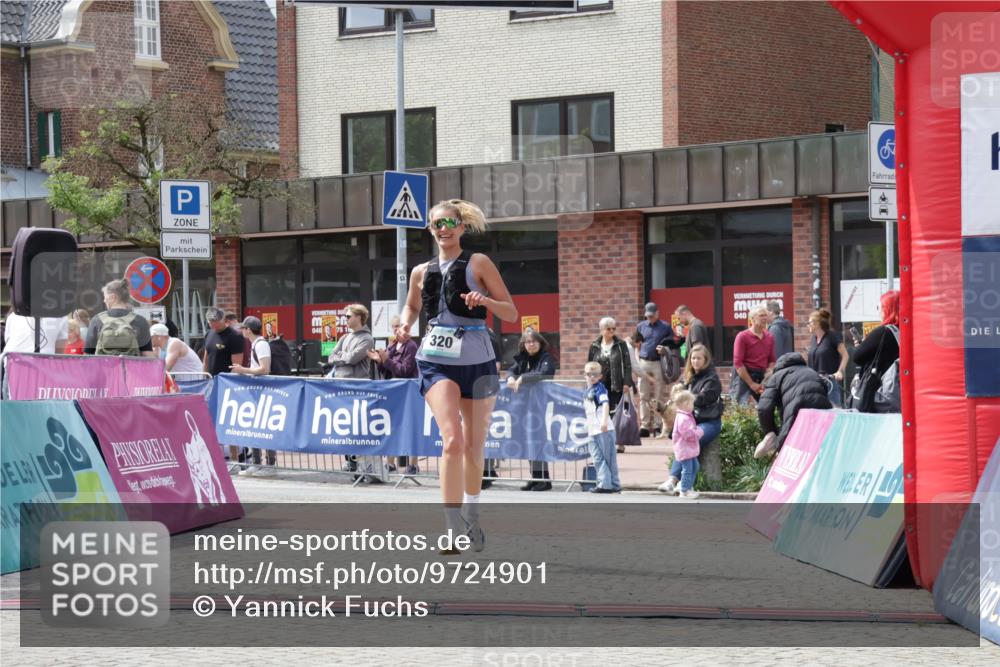 10.05.2026 - 8. Wedeler Halbmarathon Yannick Fuchs http://msf.ph/oto/9724901 10.05.2026 12:05:42 Ziel 320 meine-sportfotos.de