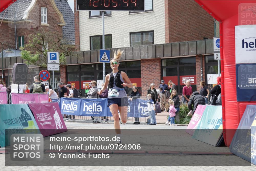 10.05.2026 - 8. Wedeler Halbmarathon Yannick Fuchs http://msf.ph/oto/9724906 10.05.2026 12:05:42 Ziel 320 meine-sportfotos.de
