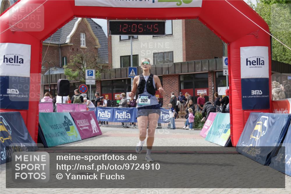 10.05.2026 - 8. Wedeler Halbmarathon Yannick Fuchs http://msf.ph/oto/9724910 10.05.2026 12:05:44 Ziel 320 meine-sportfotos.de