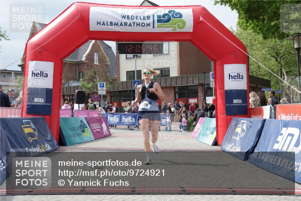 10.05.2026 - 8. Wedeler Halbmarathon Yannick Fuchs http://msf.ph/oto/9724921 10.05.2026 12:05:44 Ziel 320 meine-sportfotos.de