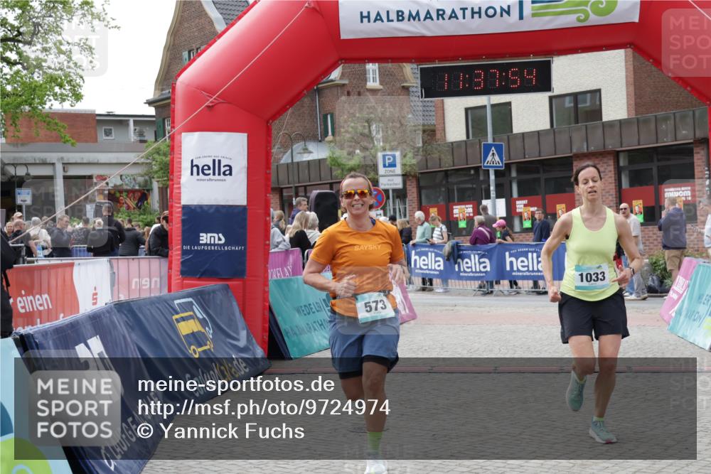 10.05.2026 - 8. Wedeler Halbmarathon Yannick Fuchs http://msf.ph/oto/9724974 10.05.2026 11:37:52 Ziel 573, 1033 meine-sportfotos.de