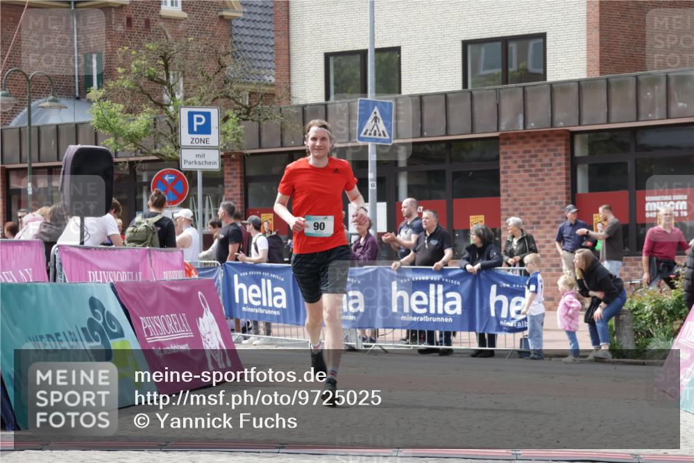 10.05.2026 - 8. Wedeler Halbmarathon Yannick Fuchs http://msf.ph/oto/9725025 10.05.2026 12:06:14 Ziel 68, 90, 187, 517 meine-sportfotos.de