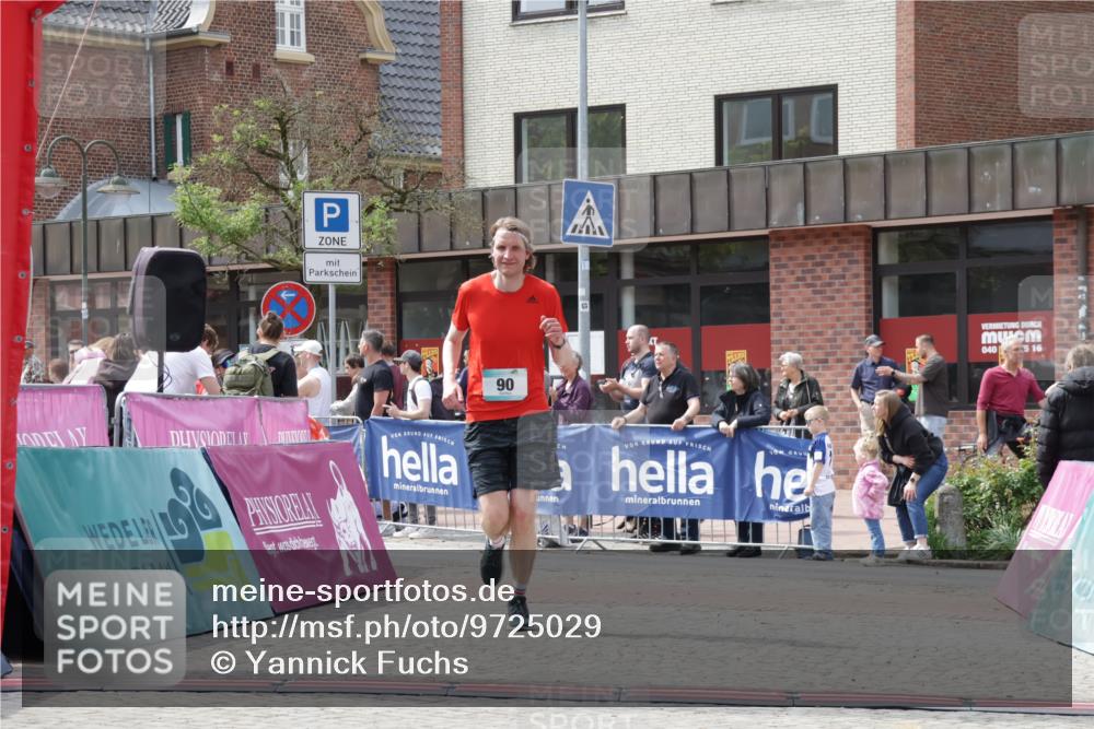 10.05.2026 - 8. Wedeler Halbmarathon Yannick Fuchs http://msf.ph/oto/9725029 10.05.2026 12:06:14 Ziel 68, 90, 187, 517 meine-sportfotos.de