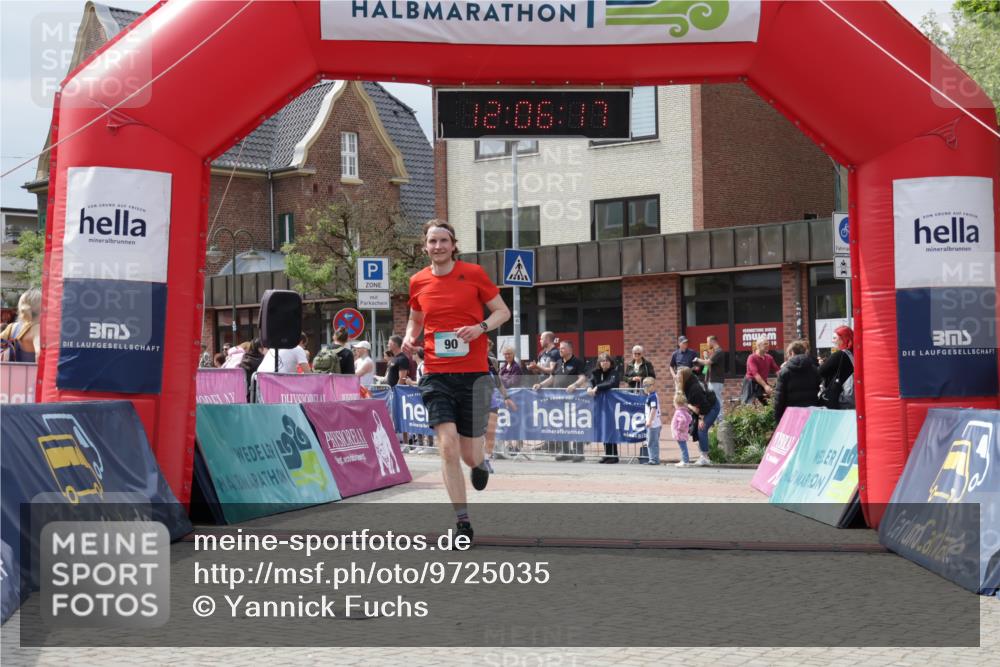 10.05.2026 - 8. Wedeler Halbmarathon Yannick Fuchs http://msf.ph/oto/9725035 10.05.2026 12:06:15 Ziel 68, 90, 187 meine-sportfotos.de