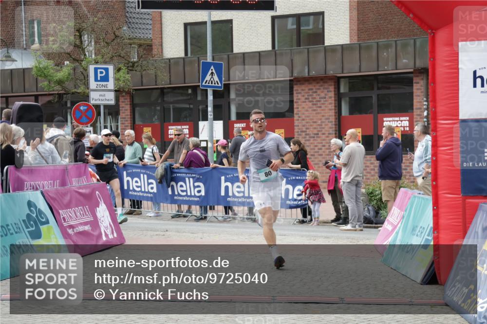 10.05.2026 - 8. Wedeler Halbmarathon Yannick Fuchs http://msf.ph/oto/9725040 10.05.2026 11:38:04 Ziel 80, 789, 2017, 2208 meine-sportfotos.de