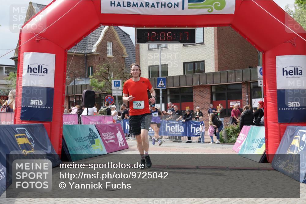 10.05.2026 - 8. Wedeler Halbmarathon Yannick Fuchs http://msf.ph/oto/9725042 10.05.2026 12:06:15 Ziel 68, 90, 187 meine-sportfotos.de