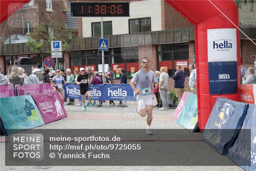 10.05.2026 - 8. Wedeler Halbmarathon Yannick Fuchs http://msf.ph/oto/9725055 10.05.2026 11:38:05 Ziel 80, 789, 2017, 2208 meine-sportfotos.de