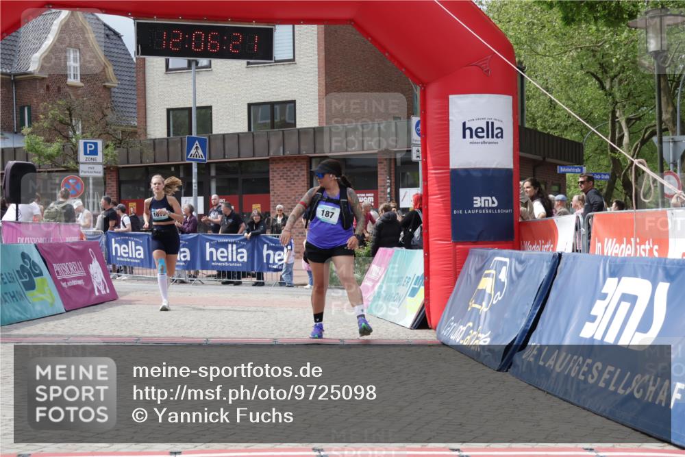 10.05.2026 - 8. Wedeler Halbmarathon Yannick Fuchs http://msf.ph/oto/9725098 10.05.2026 12:06:19 Ziel 90, 187, 1015 meine-sportfotos.de
