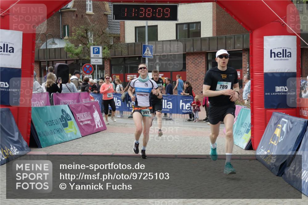 10.05.2026 - 8. Wedeler Halbmarathon Yannick Fuchs http://msf.ph/oto/9725103 10.05.2026 11:38:07 Ziel 80, 81, 657, 789, 2017, 2208 meine-sportfotos.de