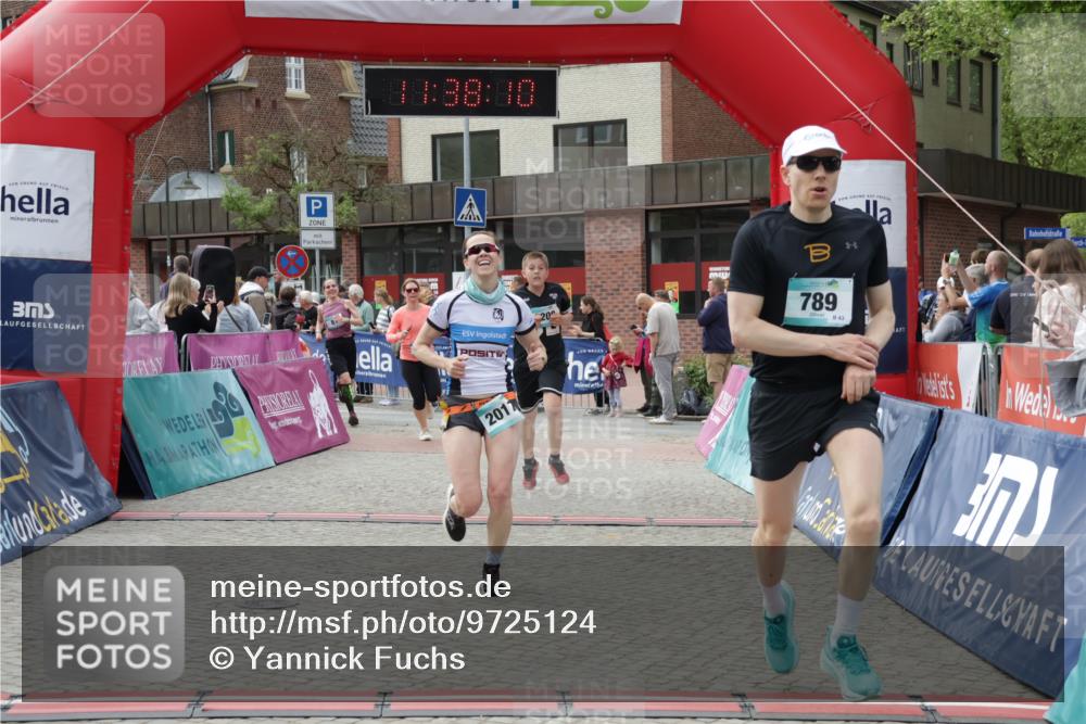 10.05.2026 - 8. Wedeler Halbmarathon Yannick Fuchs http://msf.ph/oto/9725124 10.05.2026 11:38:08 Ziel 80, 81, 657, 789, 2017, 2208 meine-sportfotos.de