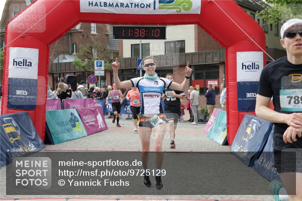10.05.2026 - 8. Wedeler Halbmarathon Yannick Fuchs http://msf.ph/oto/9725129 10.05.2026 11:38:08 Ziel 80, 81, 657, 789, 2017, 2208 meine-sportfotos.de