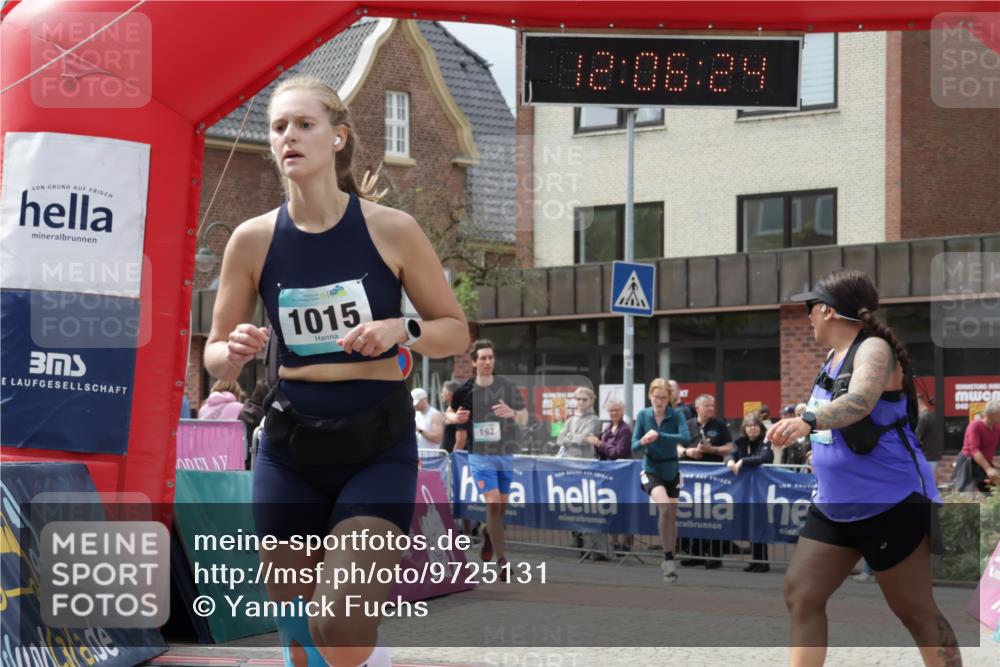 10.05.2026 - 8. Wedeler Halbmarathon Yannick Fuchs http://msf.ph/oto/9725131 10.05.2026 12:06:22 Ziel 187, 192, 1015, 2129 meine-sportfotos.de
