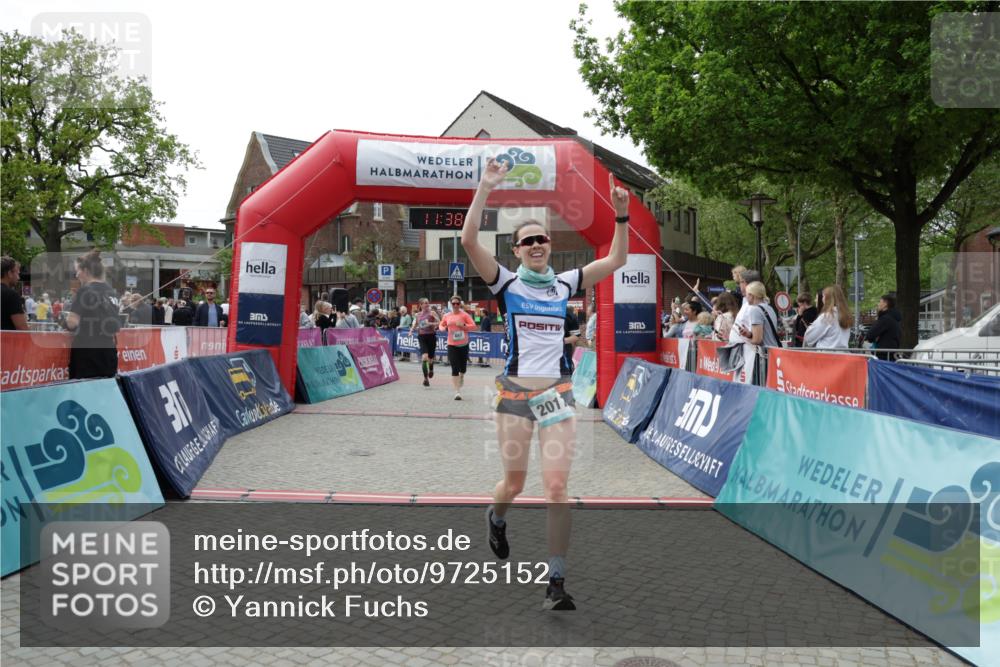 10.05.2026 - 8. Wedeler Halbmarathon Yannick Fuchs http://msf.ph/oto/9725152 10.05.2026 11:38:09 Ziel 80, 81, 657, 789, 2017, 2208 meine-sportfotos.de