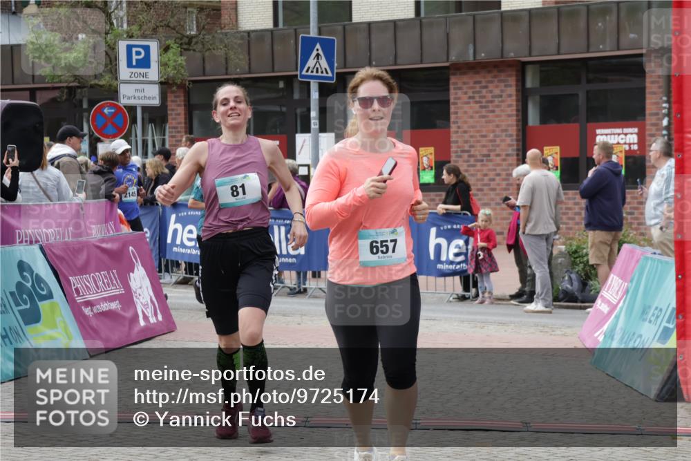 10.05.2026 - 8. Wedeler Halbmarathon Yannick Fuchs http://msf.ph/oto/9725174 10.05.2026 11:38:11 Ziel 80, 81, 657, 789, 2017, 2141, 2145, 2208 meine-sportfotos.de