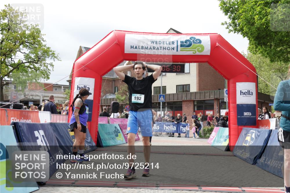 10.05.2026 - 8. Wedeler Halbmarathon Yannick Fuchs http://msf.ph/oto/9725214 10.05.2026 12:06:28 Ziel 192, 2129, 2245 meine-sportfotos.de
