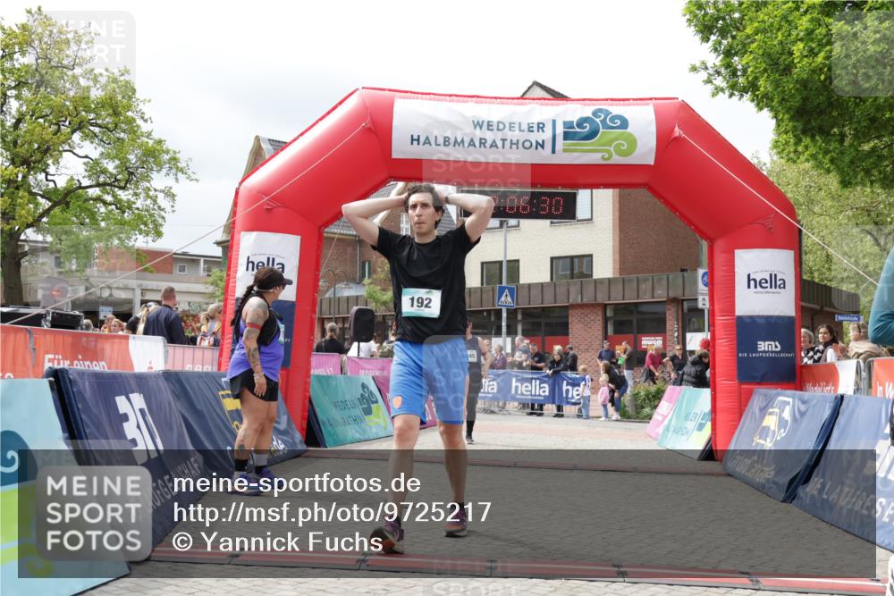 10.05.2026 - 8. Wedeler Halbmarathon Yannick Fuchs http://msf.ph/oto/9725217 10.05.2026 12:06:28 Ziel 192, 2129, 2245 meine-sportfotos.de