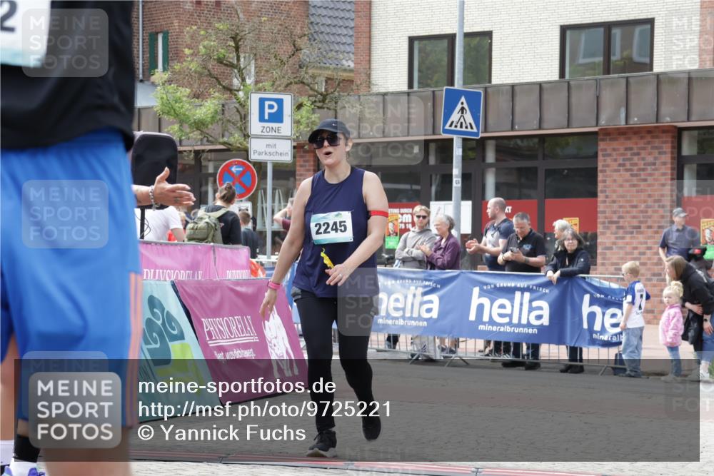 10.05.2026 - 8. Wedeler Halbmarathon Yannick Fuchs http://msf.ph/oto/9725221 10.05.2026 12:06:30 Ziel 192, 495, 2129, 2245 meine-sportfotos.de