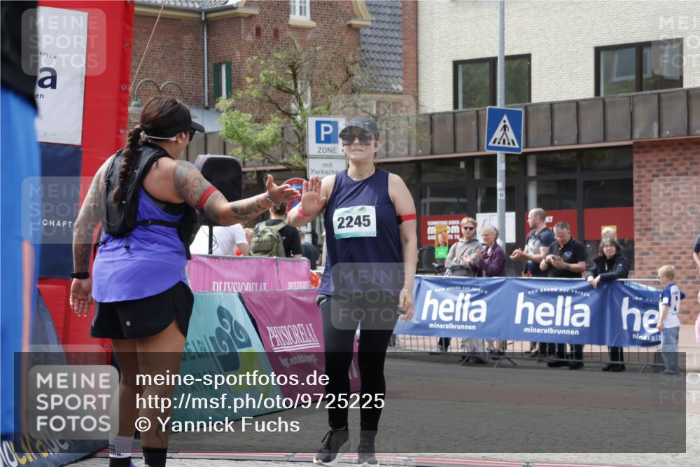 10.05.2026 - 8. Wedeler Halbmarathon Yannick Fuchs http://msf.ph/oto/9725225 10.05.2026 12:06:31 Ziel 192, 495, 2129, 2245 meine-sportfotos.de