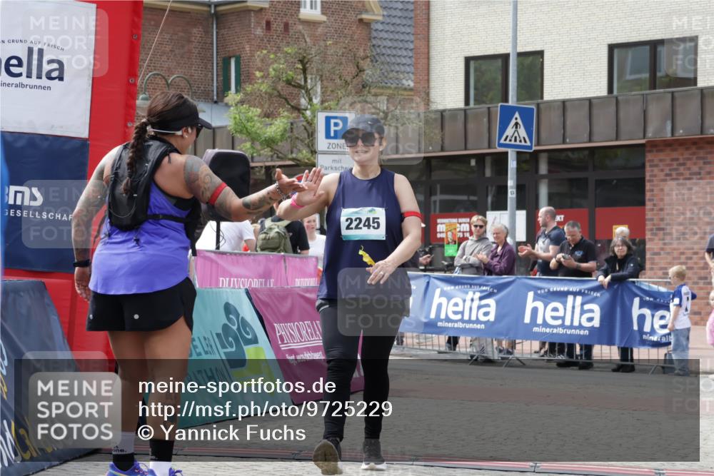 10.05.2026 - 8. Wedeler Halbmarathon Yannick Fuchs http://msf.ph/oto/9725229 10.05.2026 12:06:31 Ziel 192, 495, 2129, 2245 meine-sportfotos.de