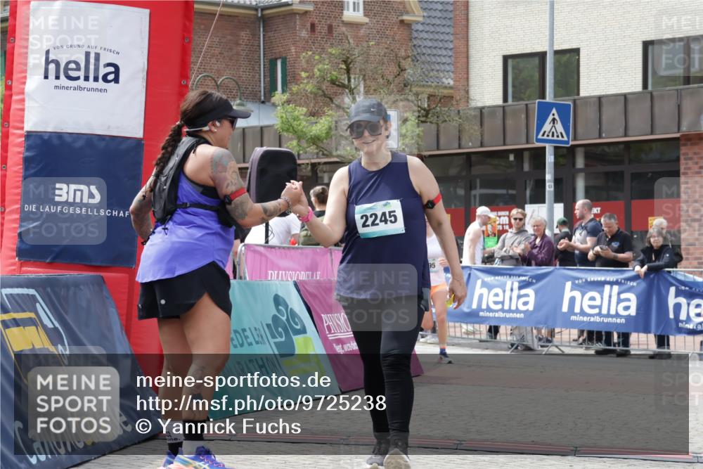 10.05.2026 - 8. Wedeler Halbmarathon Yannick Fuchs http://msf.ph/oto/9725238 10.05.2026 12:06:31 Ziel 192, 495, 2129, 2245 meine-sportfotos.de