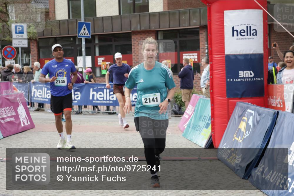 10.05.2026 - 8. Wedeler Halbmarathon Yannick Fuchs http://msf.ph/oto/9725241 10.05.2026 11:38:14 Ziel 81, 582, 657, 922, 2141, 2145, 2208 meine-sportfotos.de