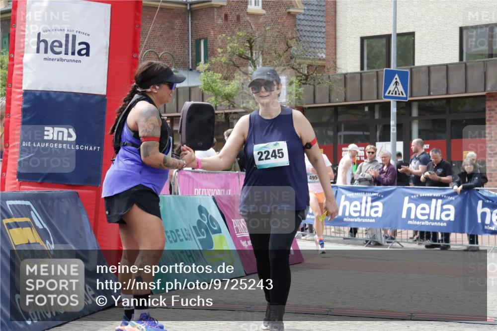 10.05.2026 - 8. Wedeler Halbmarathon Yannick Fuchs http://msf.ph/oto/9725243 10.05.2026 12:06:31 Ziel 192, 495, 2129, 2245 meine-sportfotos.de