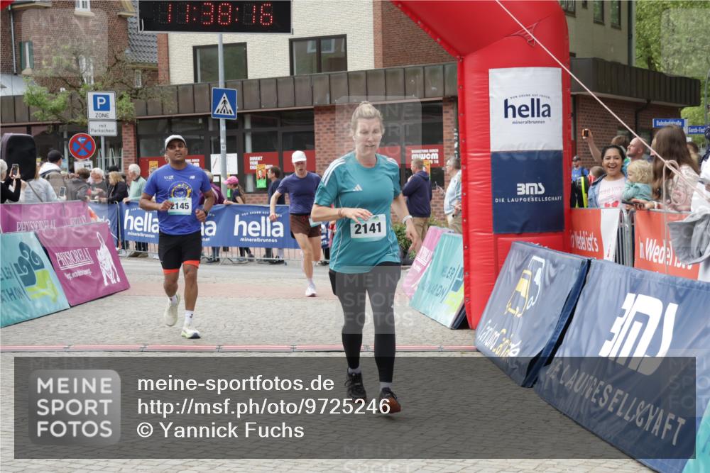 10.05.2026 - 8. Wedeler Halbmarathon Yannick Fuchs http://msf.ph/oto/9725246 10.05.2026 11:38:14 Ziel 81, 582, 657, 922, 2141, 2145, 2208 meine-sportfotos.de
