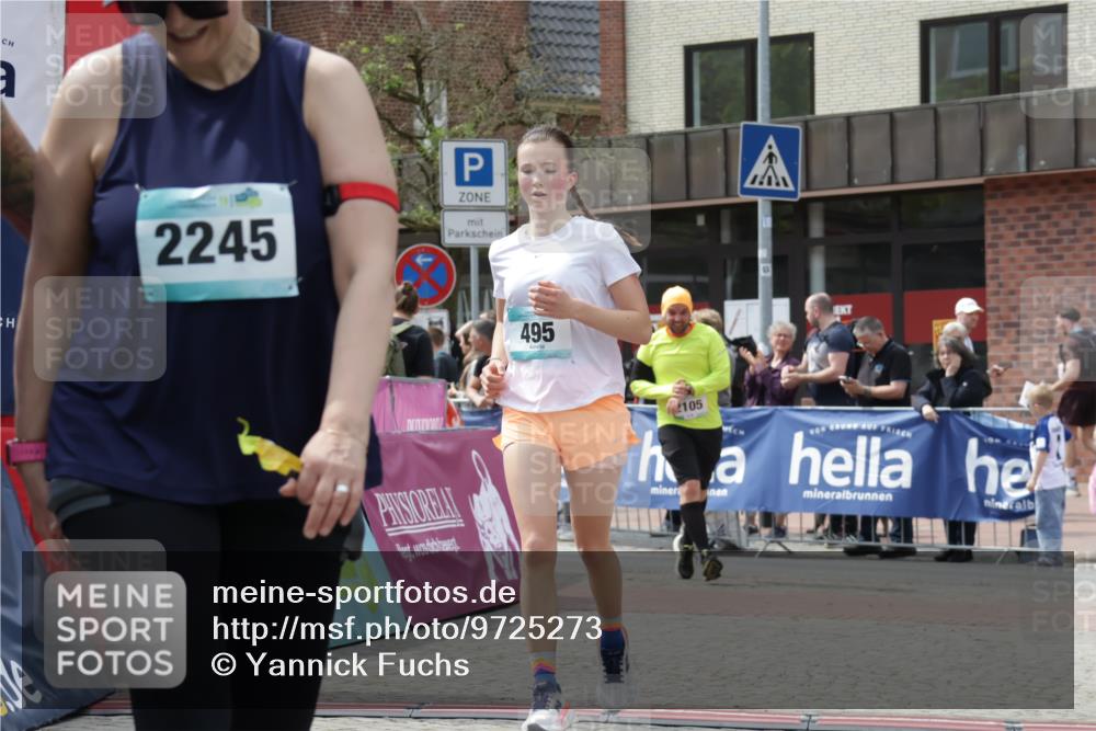 10.05.2026 - 8. Wedeler Halbmarathon Yannick Fuchs http://msf.ph/oto/9725273 10.05.2026 12:06:34 Ziel 495, 2105, 2245 meine-sportfotos.de
