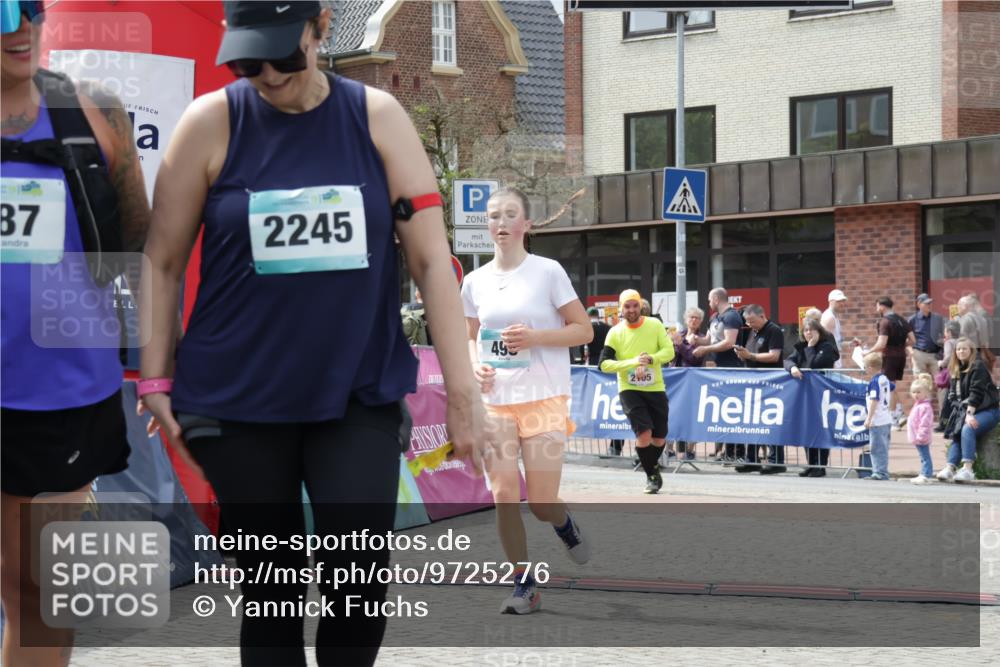 10.05.2026 - 8. Wedeler Halbmarathon Yannick Fuchs http://msf.ph/oto/9725276 10.05.2026 12:06:35 Ziel 495, 2105, 2245 meine-sportfotos.de