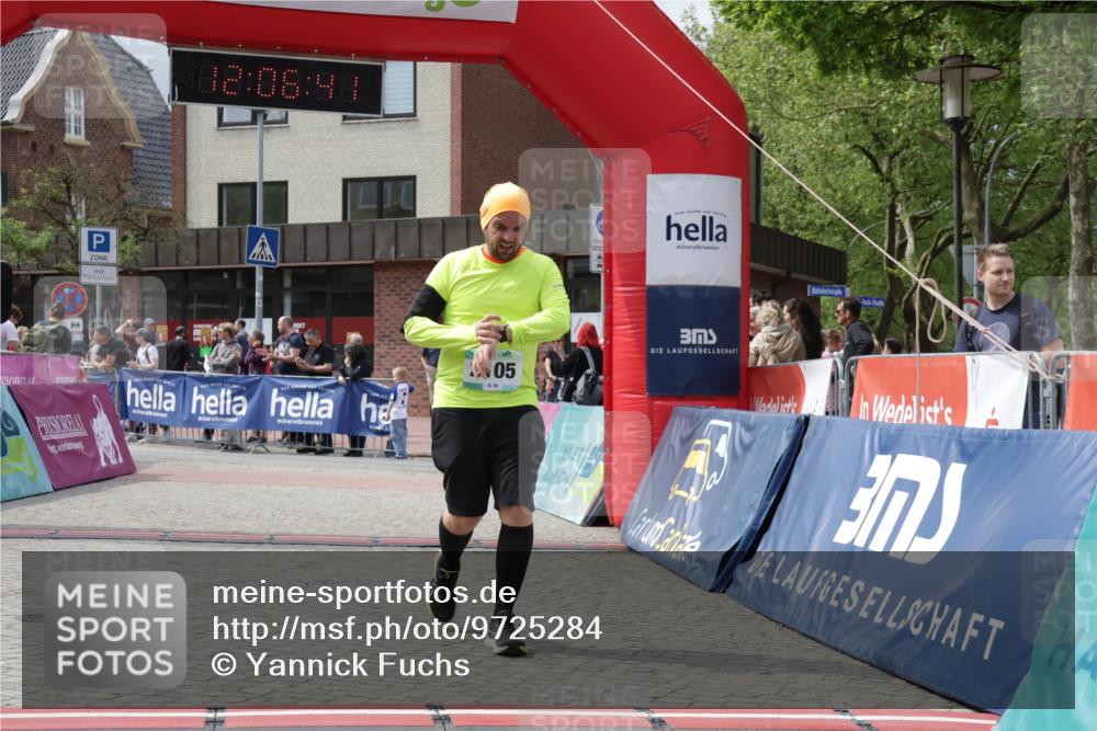10.05.2026 - 8. Wedeler Halbmarathon Yannick Fuchs http://msf.ph/oto/9725284 10.05.2026 12:06:39 Ziel 495, 2105 meine-sportfotos.de