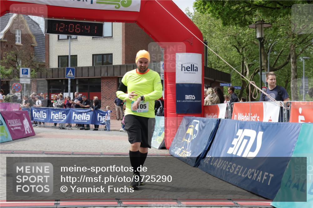 10.05.2026 - 8. Wedeler Halbmarathon Yannick Fuchs http://msf.ph/oto/9725290 10.05.2026 12:06:39 Ziel 495, 2105 meine-sportfotos.de
