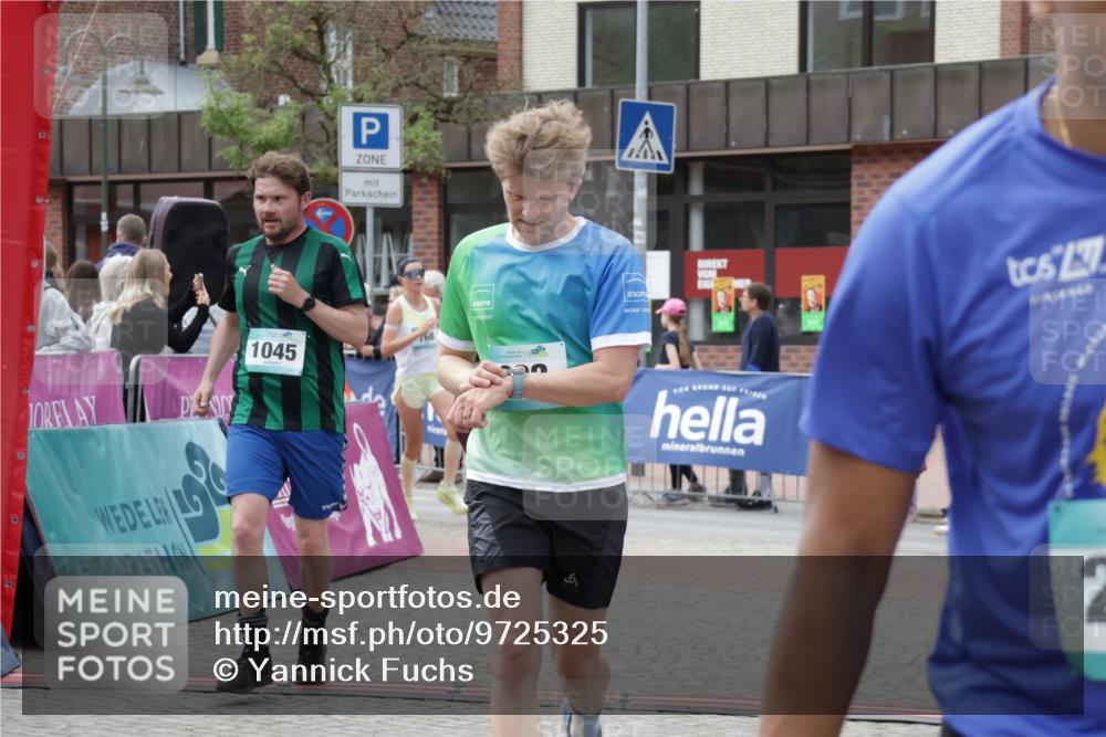 10.05.2026 - 8. Wedeler Halbmarathon Yannick Fuchs http://msf.ph/oto/9725325 10.05.2026 11:38:19 Ziel 146, 582, 768, 922, 1045, 2141, 2145 meine-sportfotos.de