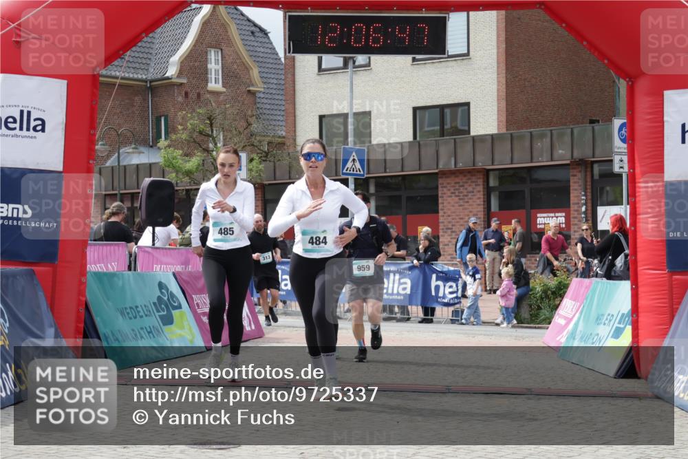 10.05.2026 - 8. Wedeler Halbmarathon Yannick Fuchs http://msf.ph/oto/9725337 10.05.2026 12:06:45 Ziel 313, 484, 485, 958, 959 meine-sportfotos.de