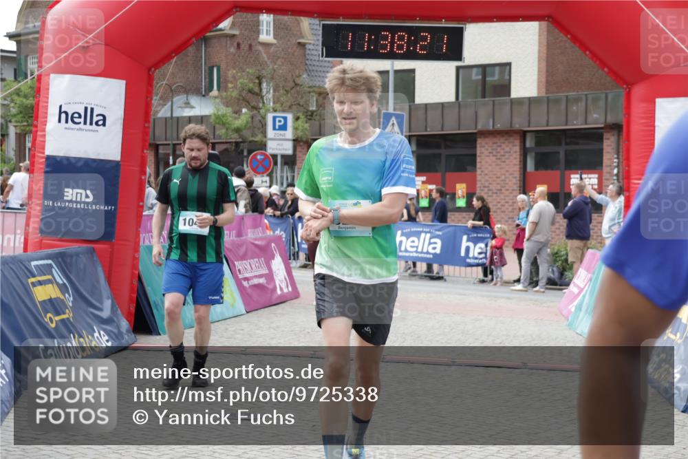 10.05.2026 - 8. Wedeler Halbmarathon Yannick Fuchs http://msf.ph/oto/9725338 10.05.2026 11:38:19 Ziel 146, 582, 768, 922, 1045, 2141, 2145 meine-sportfotos.de