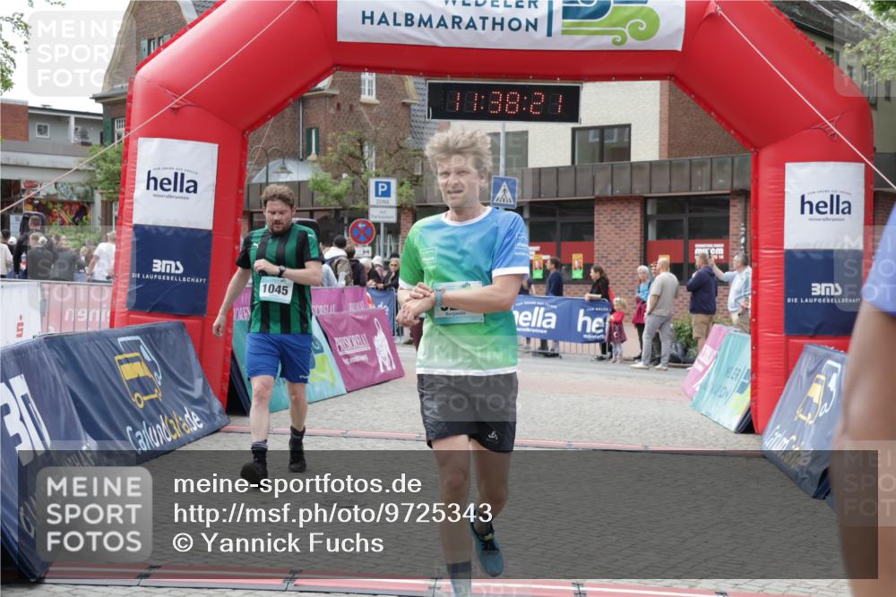 10.05.2026 - 8. Wedeler Halbmarathon Yannick Fuchs http://msf.ph/oto/9725343 10.05.2026 11:38:19 Ziel 146, 582, 768, 922, 1045, 2141, 2145 meine-sportfotos.de