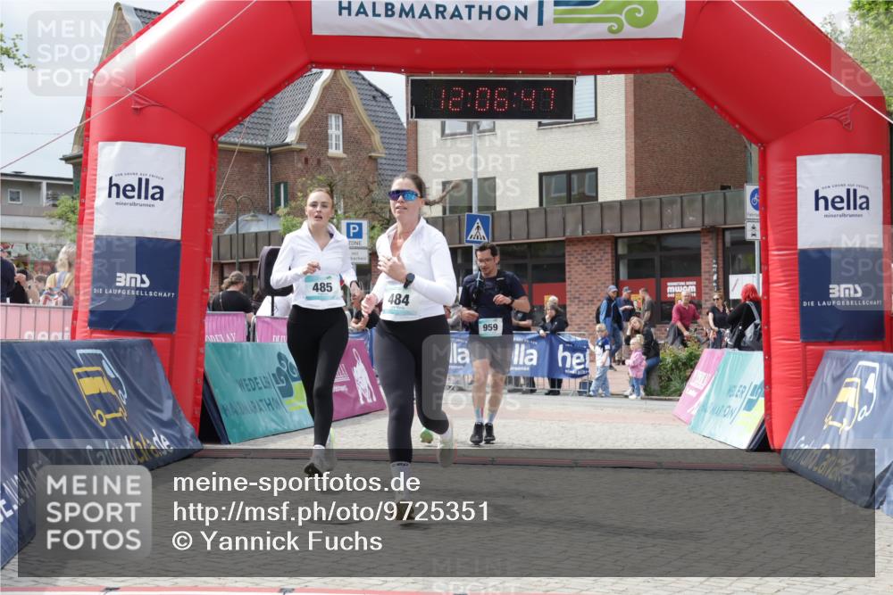 10.05.2026 - 8. Wedeler Halbmarathon Yannick Fuchs http://msf.ph/oto/9725351 10.05.2026 12:06:45 Ziel 313, 484, 485, 958, 959 meine-sportfotos.de