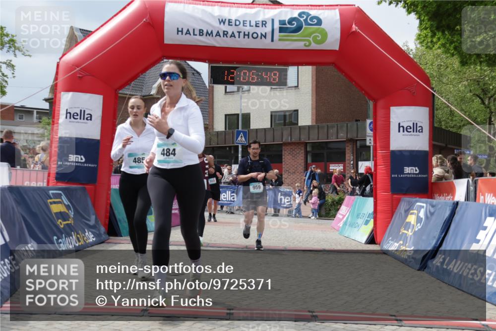 10.05.2026 - 8. Wedeler Halbmarathon Yannick Fuchs http://msf.ph/oto/9725371 10.05.2026 12:06:46 Ziel 313, 484, 485, 958, 959 meine-sportfotos.de