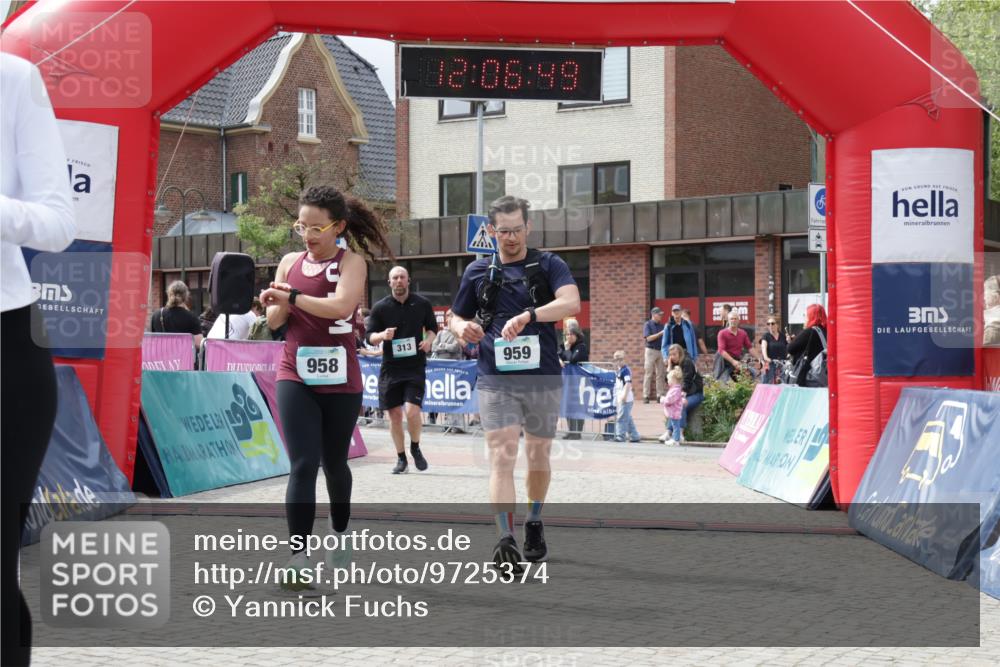 10.05.2026 - 8. Wedeler Halbmarathon Yannick Fuchs http://msf.ph/oto/9725374 10.05.2026 12:06:47 Ziel 313, 484, 485, 958, 959 meine-sportfotos.de